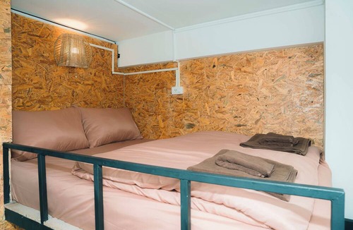 Thanon Phetchaburi Hostel | Comfy Corner Hostel