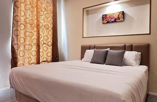 Racha Thewa House | Baantonlom Suvarnabhumi