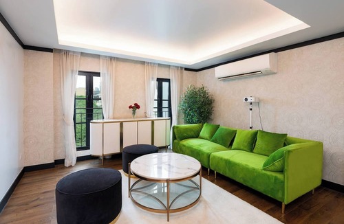Phra Khanong Nuea Villa | Stylish 7beds Poolhouse With Cinema & Lift - 2min to BTS