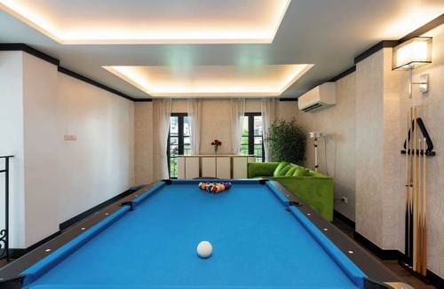 Phra Khanong Nuea Villa | Stylish 7beds Poolhouse With Cinema & Lift - 2min to BTS