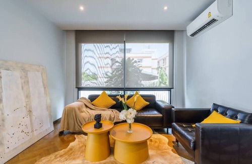 Khlong Tan Nuea Villa | Designer 49 Pool Villa