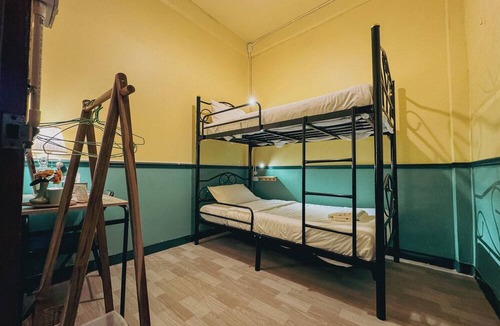 Maha Phruttharam Hostel | During Moonshine Hostel Samyan