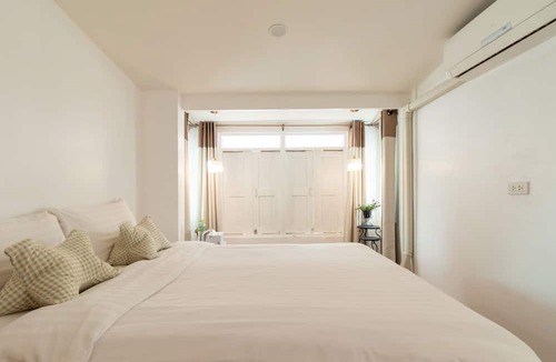 Wua Lai Hotel | Sherva101 Home and Hostel