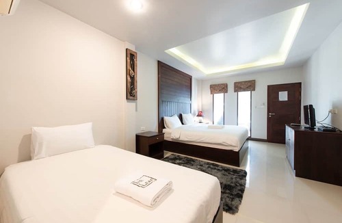 Koh Lan Hostel | The leaf&pool hostel