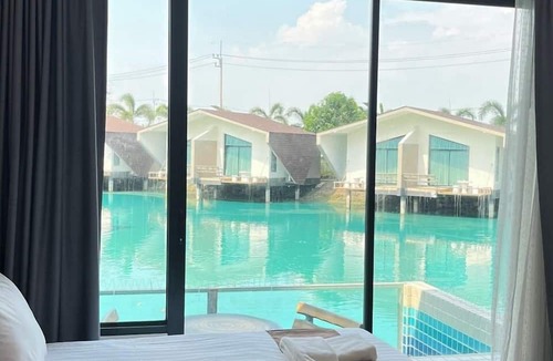 Nakhon Chai Si Resort | Boathouse Boutique Riverside