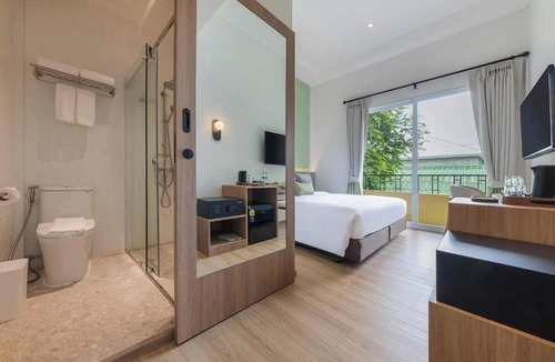 Phra Nakhon Hotel | Upstairs at Ton Ton