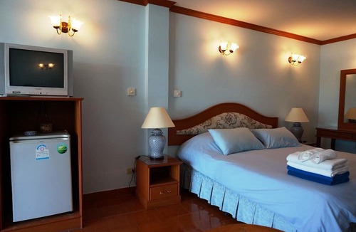 Cha-am House | Dee-Lek Guesthouse and Restaurant