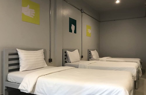 Thung Maha Mek Hostel | S1 Hostel