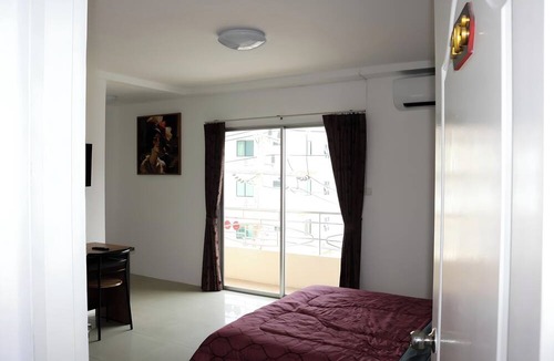 Nong Prue Hotel | Cafe Nana Hotel & Bar