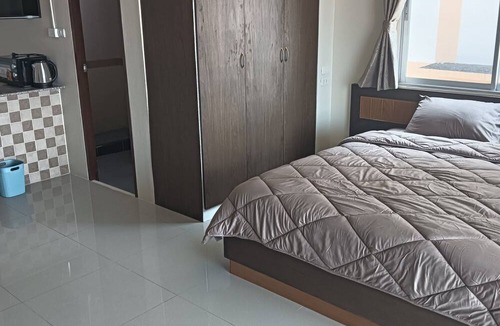 Nong Prue Hotel | Cafe Nana Hotel & Bar