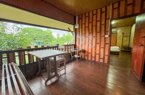 Kamphaeng Saen Hotel | Suree Garden Resort & Karaoke