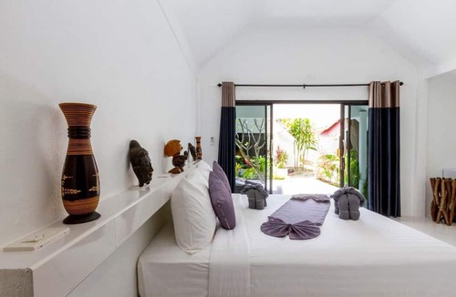 Koh Lan Ski Chalet | Bungalow - Sleeps 2 - Terrace - Beach Close