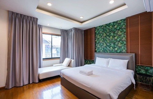 Central Pattaya Villa | Natcha Pool Villa by Warin