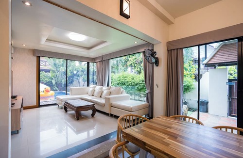 Central Pattaya Villa | Natcha Pool Villa by Warin