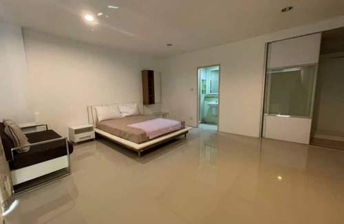 Bang Na Hostel | BKK TEAK