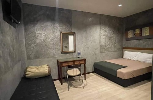 Bang Na Hostel | BKK TEAK