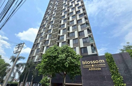 Khanna Yao Condo | Blossom Comzy Duplex