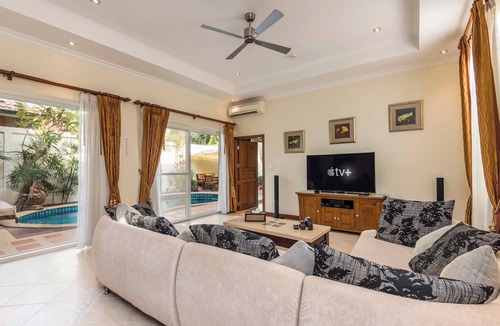 Jomtien Villa | Luxury 2BR Pool Villa Pratamnak Soi5- 50m to Beach