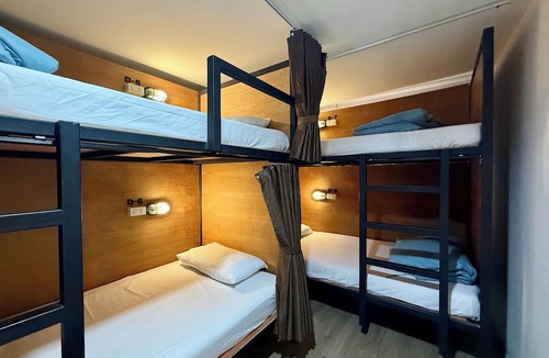 Wua Lai Hostel | Lazy Gibbon 2 Chiang Mai - Haiya