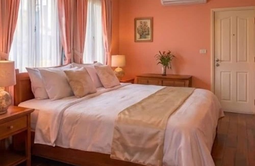 Nang Lae House | House 389-a Quiet Home Above the Valley in the City