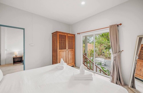 Maret House | Room-charming Guest Room Retreat in Mare