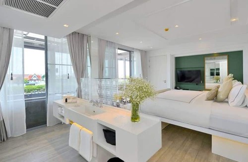 Phra Borom Maha Ratchawang Hotel | Riva Arun Bangkok
