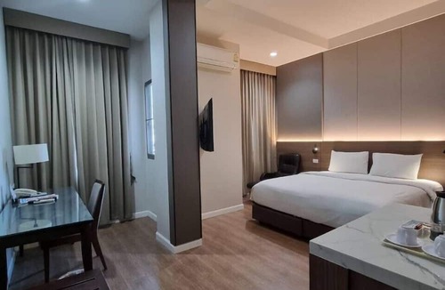 Chonburi Hotel | J Park Hotel