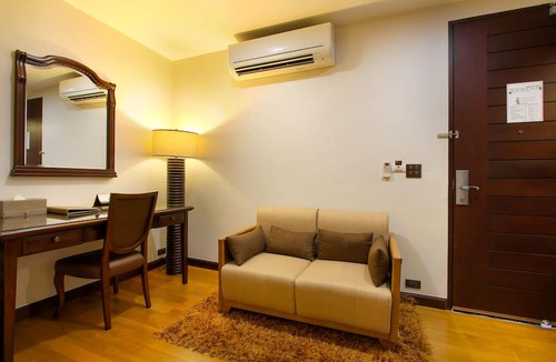 Chanthanimit Hotel | Rimnaam Klangchan Hotel