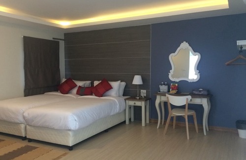 Puk Tian Hotel | Puktien Cabana Beach Resort and Residence