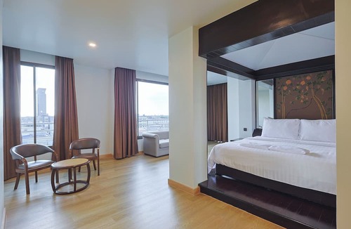 Bang Phlat Hotel | The Royal River Hotel