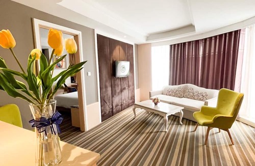 Chom Phon Hotel | The Bazaar Hotel