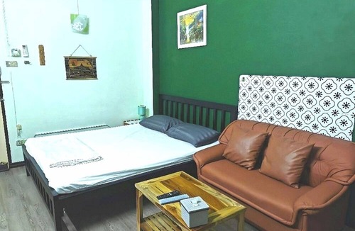 Pak Kret Hostel | The Backpacker Station