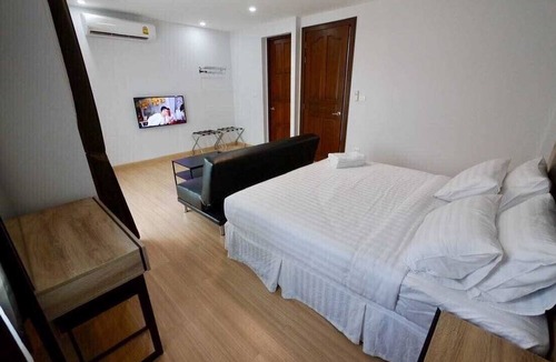 Sri Phum House | Basic Line Home in Chiang mai in the old Town, 4 Bed Rooms, 5 Bath Rooms, Kichen