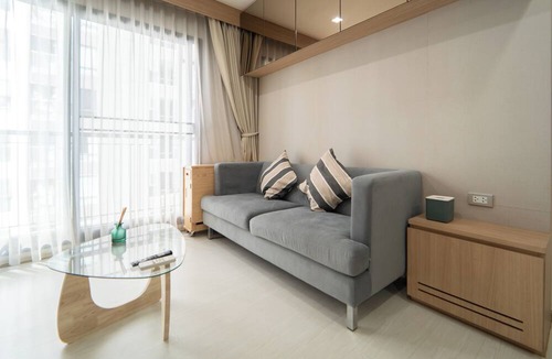 Khlong Toei Apartment | Modern 2BR Thong Lo BTS with Pool, Gym Sauna