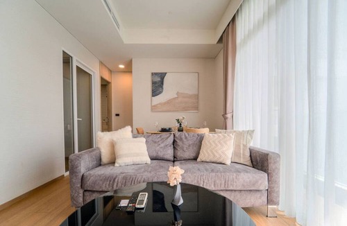 Khlong Toei Condo | Panoramic 2BR near Ekkamai with Infinity Pool