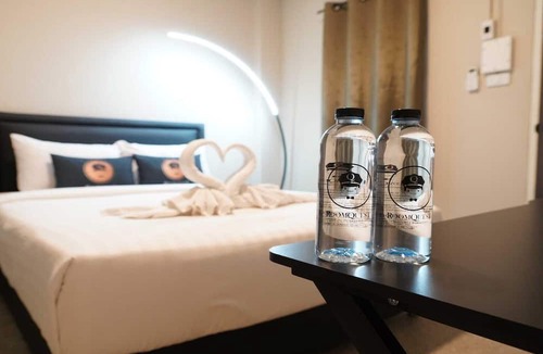 Samsen Nok House | Elegant Standard Double | Heart of Huaikwang