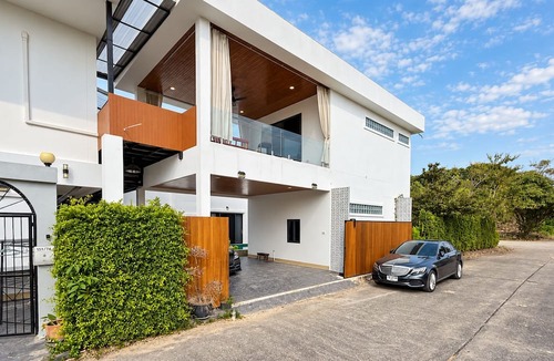 Saraphi House | Yun Prestige Villa: 6 Bedrooms, Private Pool & Garden