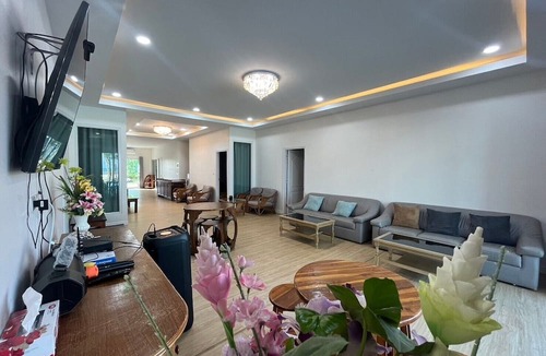 Phetchaburi Villa | Chang Phueak Chao Samran Beach