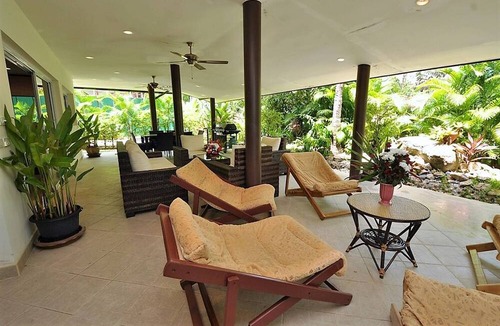 Bang Po Villa | Luxurious Thai-Style Villa with a Swimming Pool Just 20 Meters from Beach Access