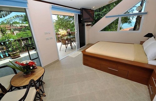 Bang Po Villa | Luxurious Thai-Style Villa with a Swimming Pool Just 20 Meters from Beach Access