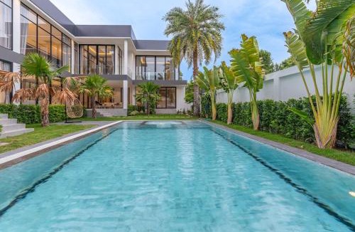Pratumnak Hill Villa | Luxury Sea View Pool Villa