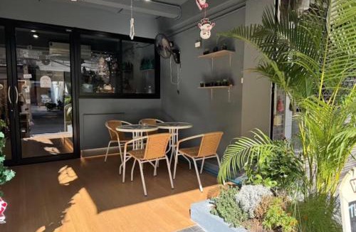 Bang Rak Hostel | The Moment Hostel & Cafe