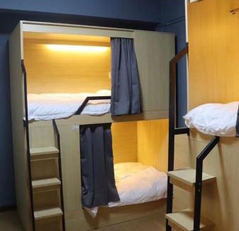 Bang Rak Hostel | The Moment Hostel & Cafe