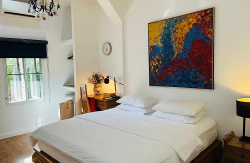 Bang Phra Hotel | Rimklong boutique hotel trad