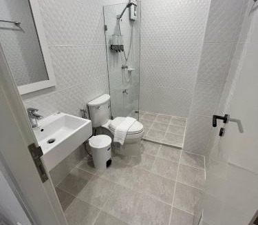 Saphan Sung Hostel | The Eiffel Cafe and Hotel