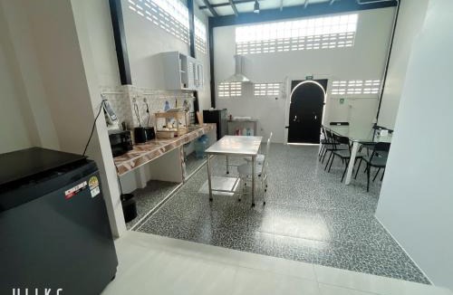 Talat Yai Villa | ApoHouse36 Minimalist townhome near Phuket Old Town