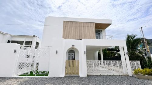 Bang Kruai House | Riverside Pool Villa Retreat - 5BR