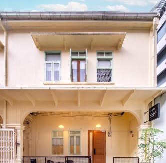 Si Phraya House | Spacious Heritage House Prime Location Family Stay
