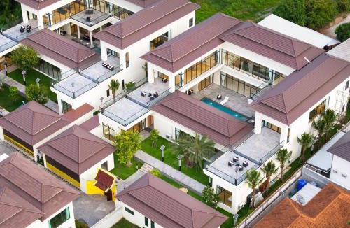 Na Chom Thian Villa | Luxury 10-Bedroom Pool Villa near Jomtien Beach, Pattaya