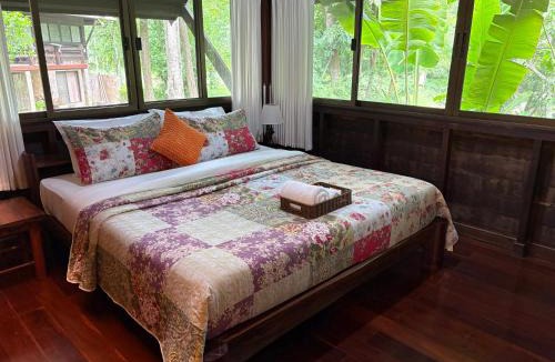 Kanchanaburi Ski Chalet | Cottage upon Tyne คอทเทจริมธาร - Woodland Cabin for 6